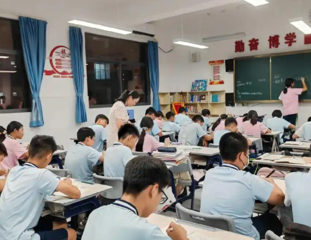 一切为学生的终身发展负责才能创造适合学生发展的优质教育 一切为学生的终身发展负责才能创造适合学生发展的优质教育